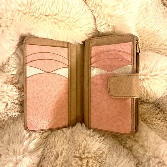 PRADA Wallet - Picture 3 of 5